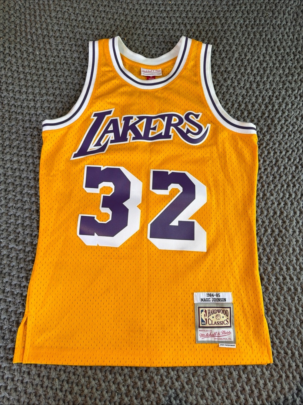 Mitchell & Ness Lakers Gold Magic Johnson 1984-85 Swingman Jersey Men Size S